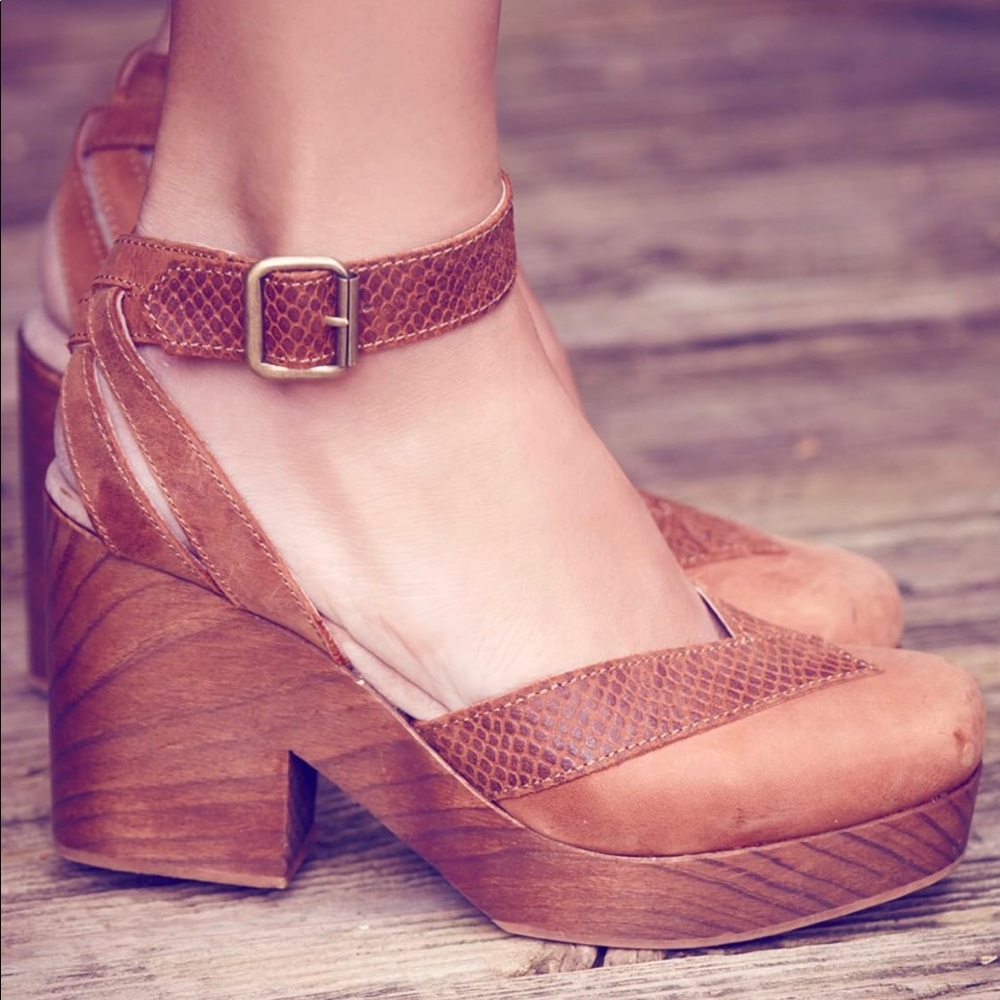 Freepeople “Walk this Way” retro leather clogs